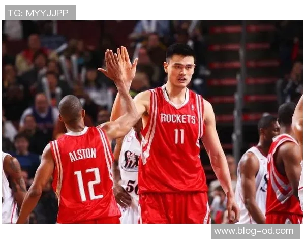 岁月如梭WNBA传奇球星与姚明弗朗西斯阿尔斯通重聚合影回忆青春